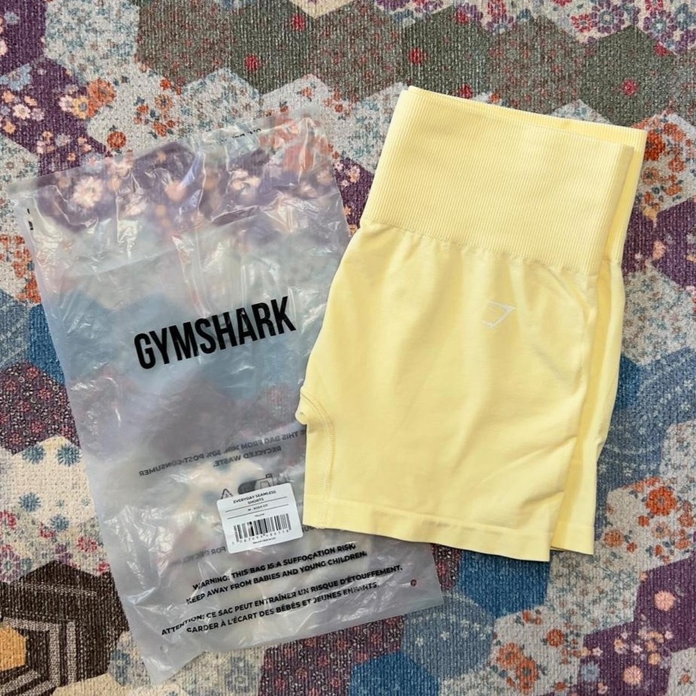Gymshark Everyday Seamless Butter Yellow Shorts Size Medium RARE!!